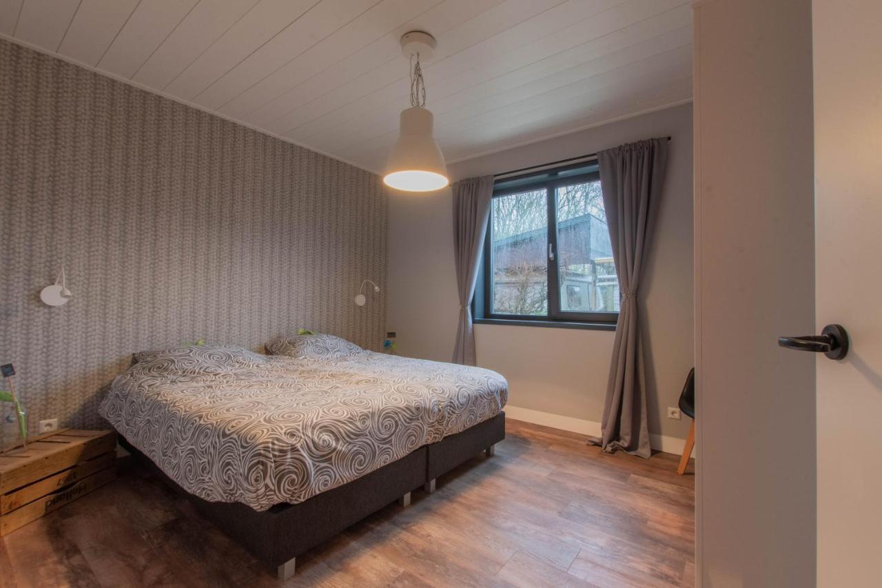 Stijlvol Ingerichte Bungalow In Baarland Exterior photo