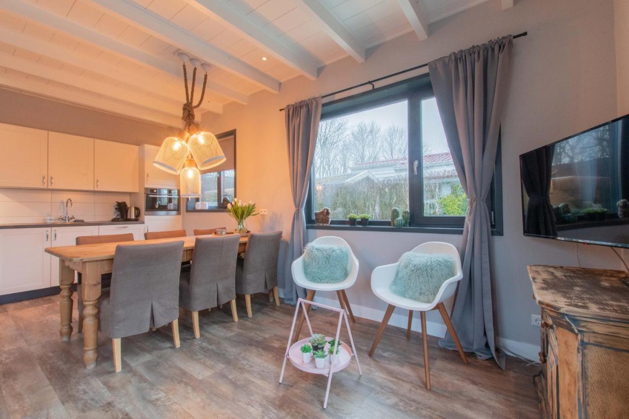 Stijlvol Ingerichte Bungalow In Baarland Exterior photo